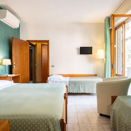Hotel Parco Dei Pini - 100Mt Dal Mare Follonica Buitenkant foto