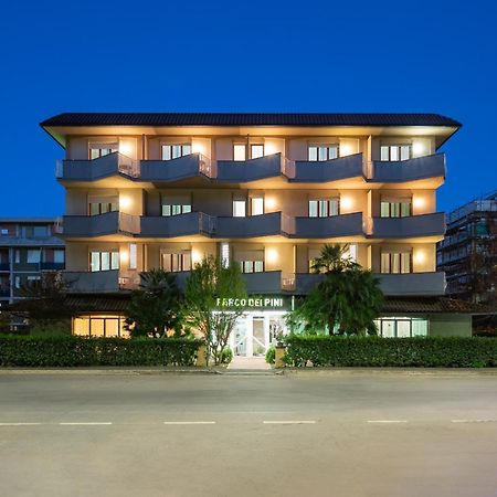 Hotel Parco Dei Pini - 100Mt Dal Mare Follonica Buitenkant foto