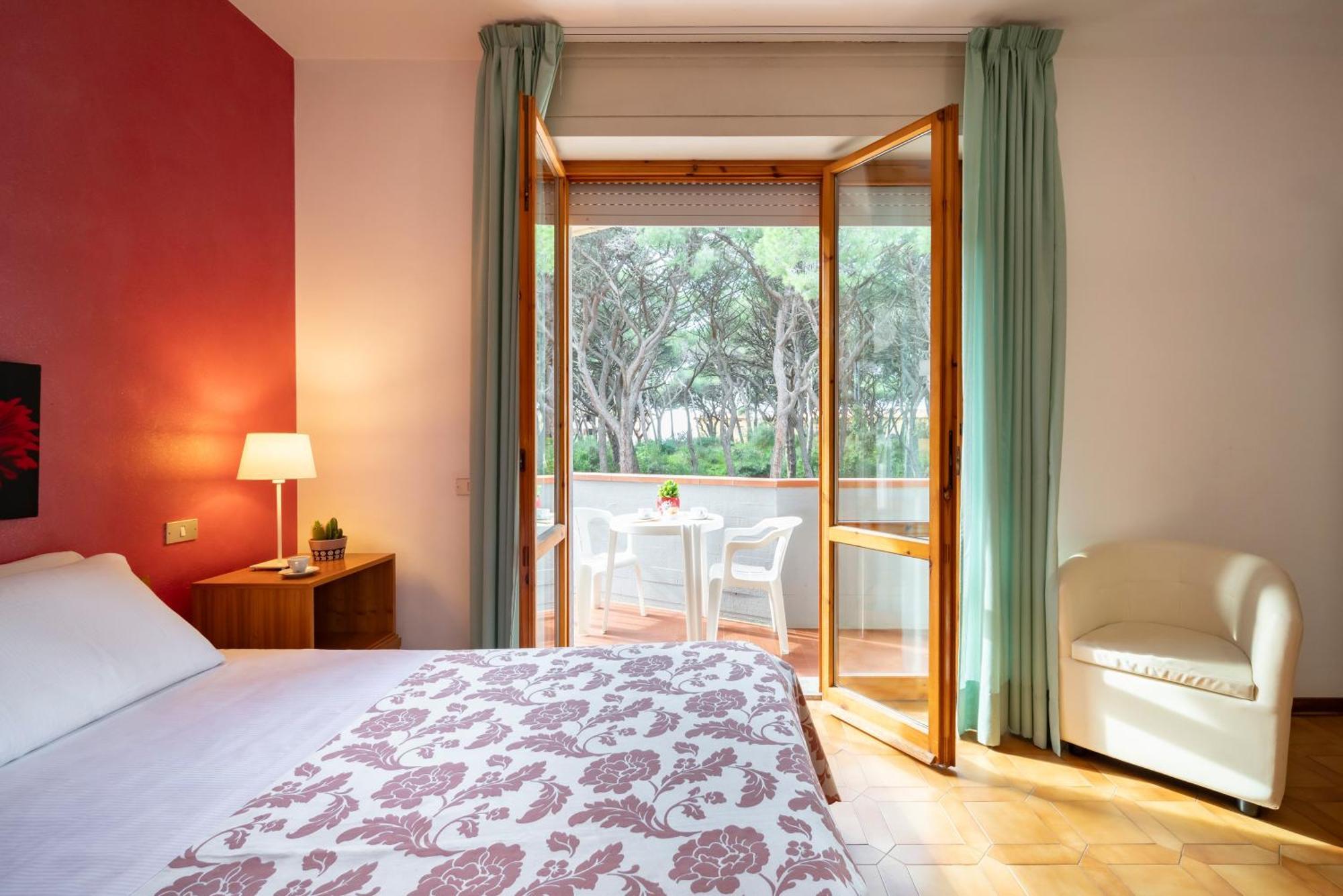 Hotel Parco Dei Pini - 100Mt Dal Mare Follonica Buitenkant foto