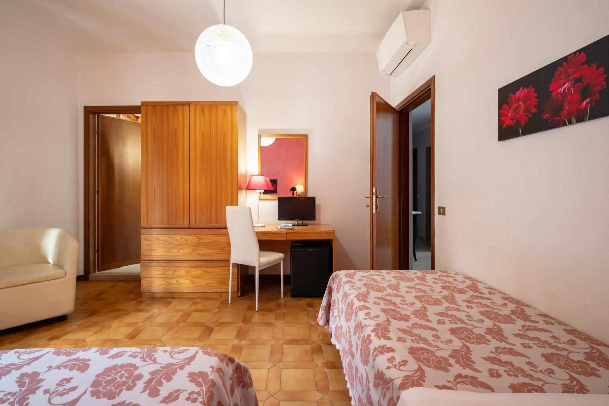 Hotel Parco Dei Pini - 100Mt Dal Mare Follonica Buitenkant foto