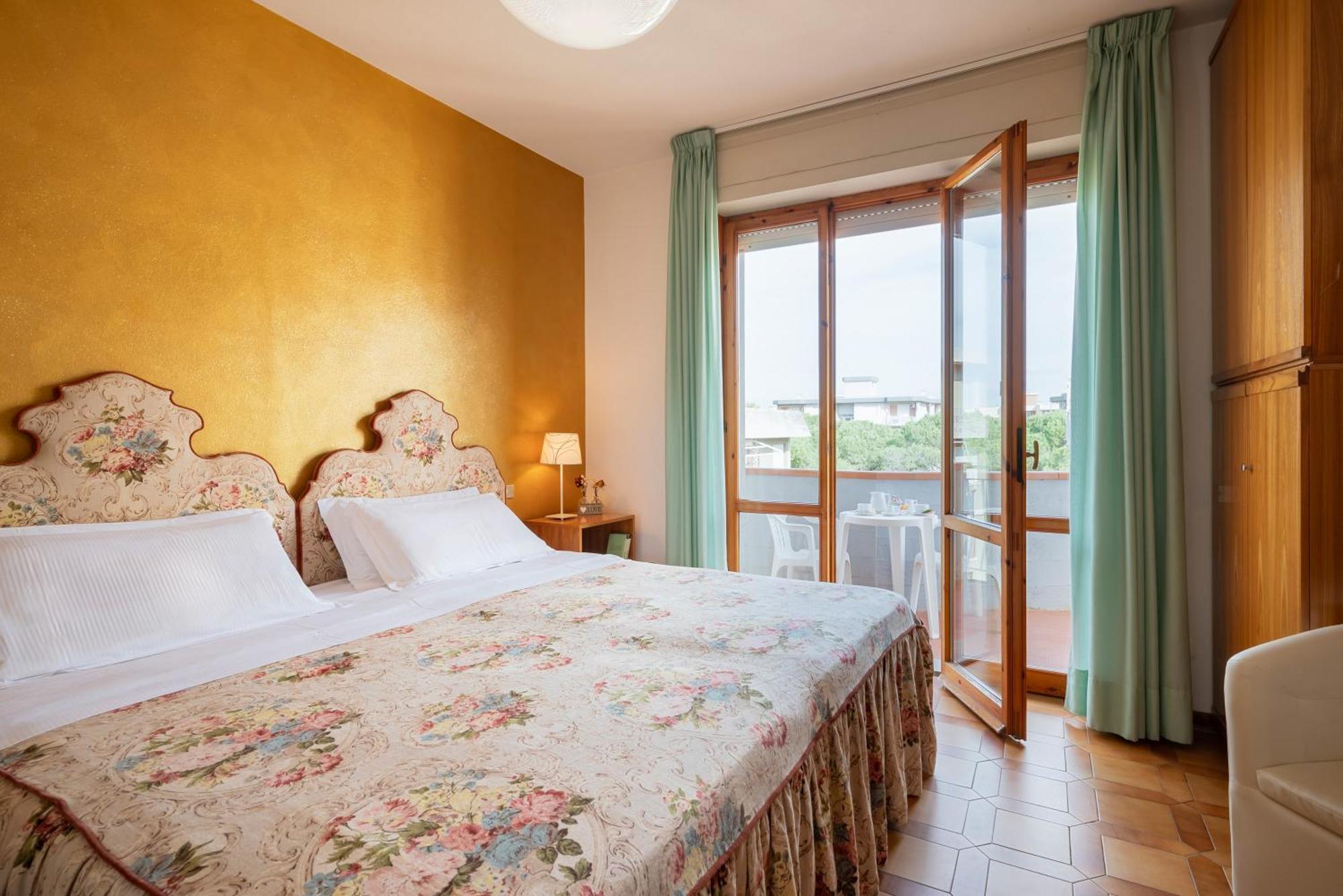 Hotel Parco Dei Pini - 100Mt Dal Mare Follonica Buitenkant foto