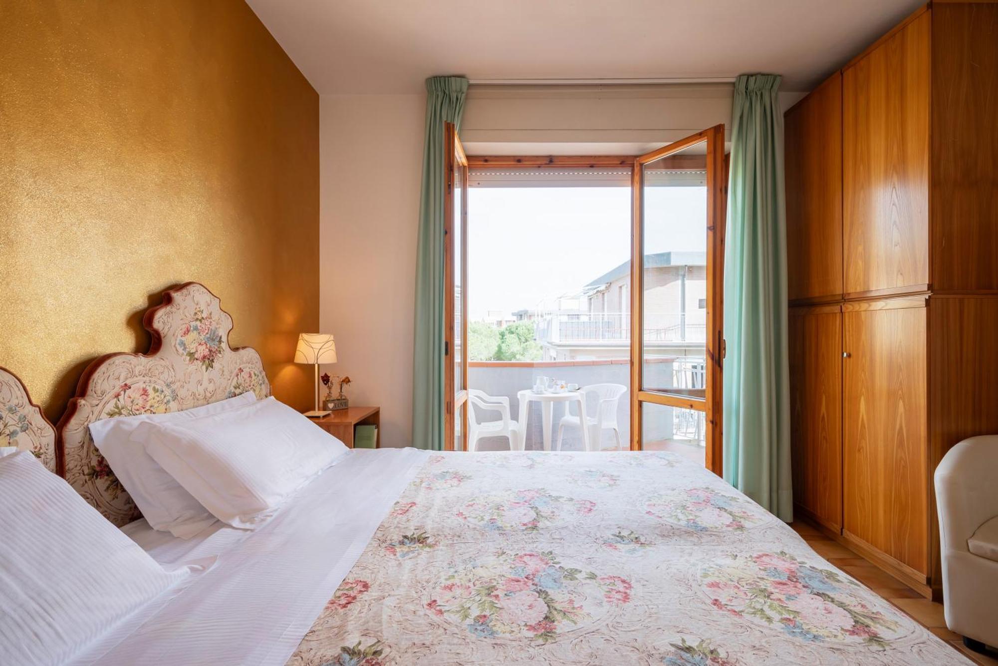 Hotel Parco Dei Pini - 100Mt Dal Mare Follonica Buitenkant foto