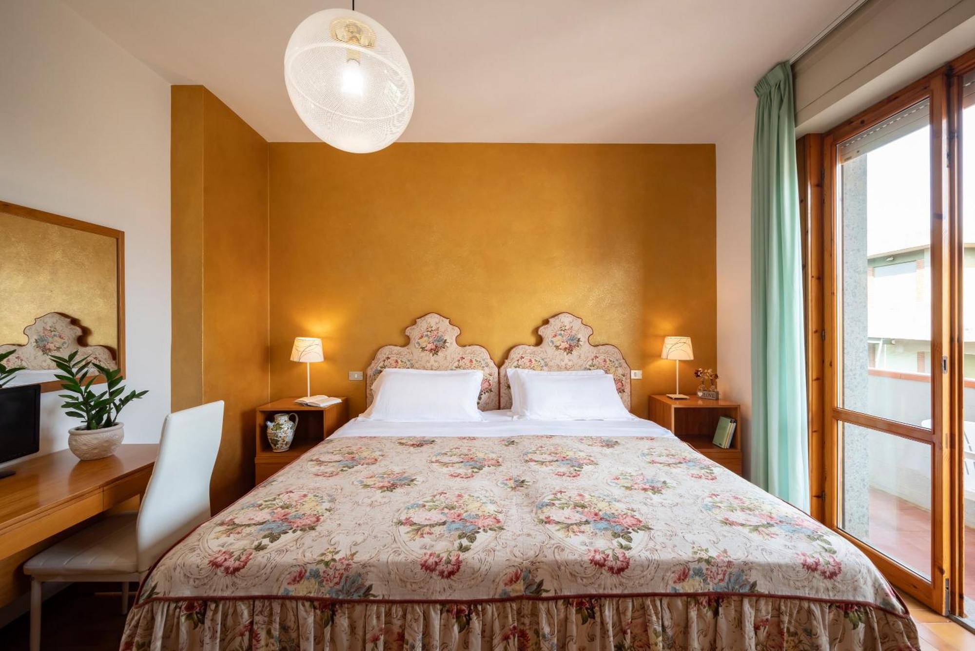 Hotel Parco Dei Pini - 100Mt Dal Mare Follonica Buitenkant foto
