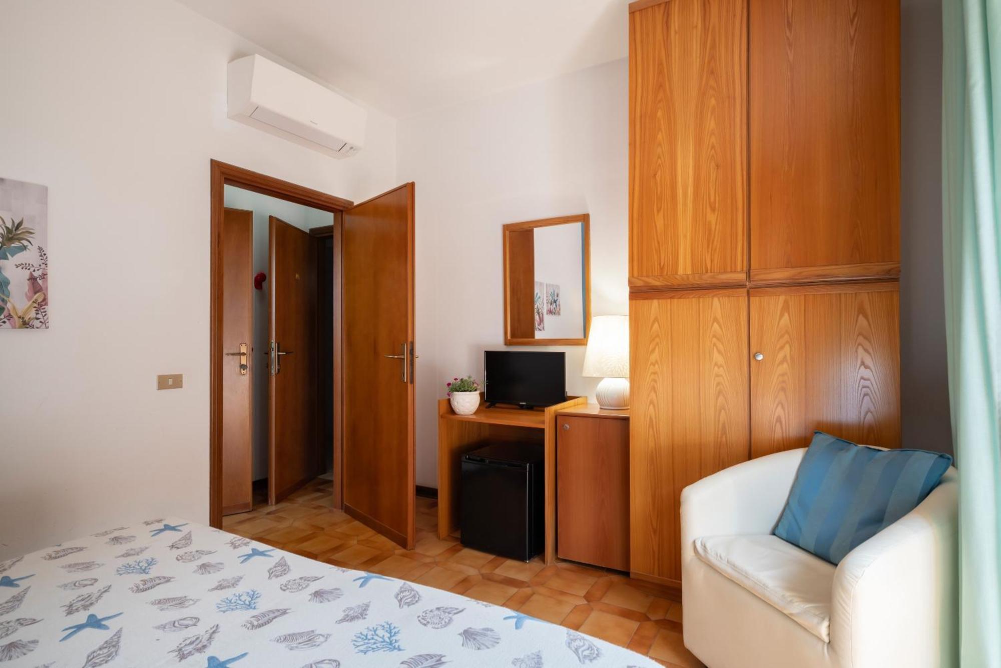 Hotel Parco Dei Pini - 100Mt Dal Mare Follonica Buitenkant foto