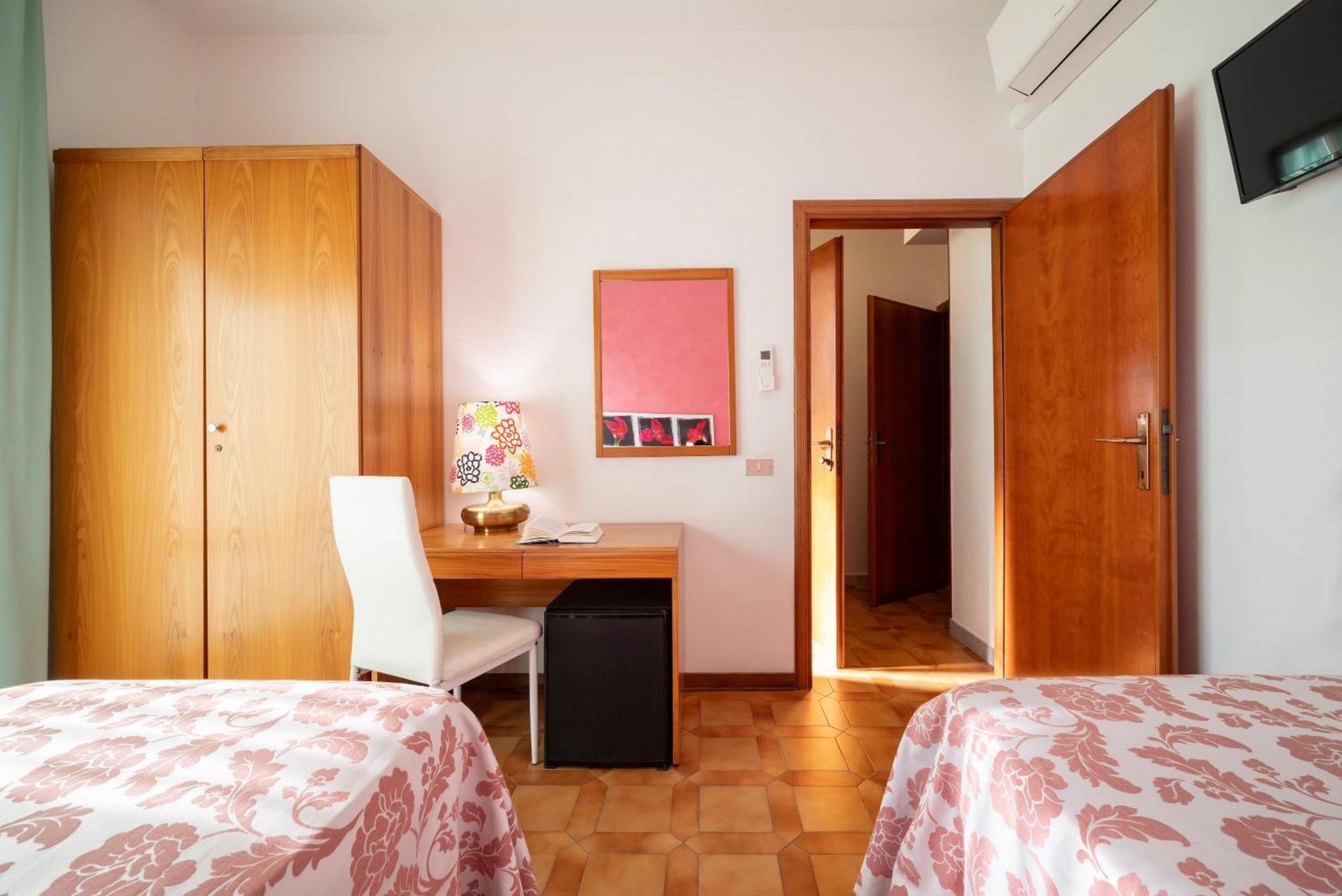 Hotel Parco Dei Pini - 100Mt Dal Mare Follonica Buitenkant foto