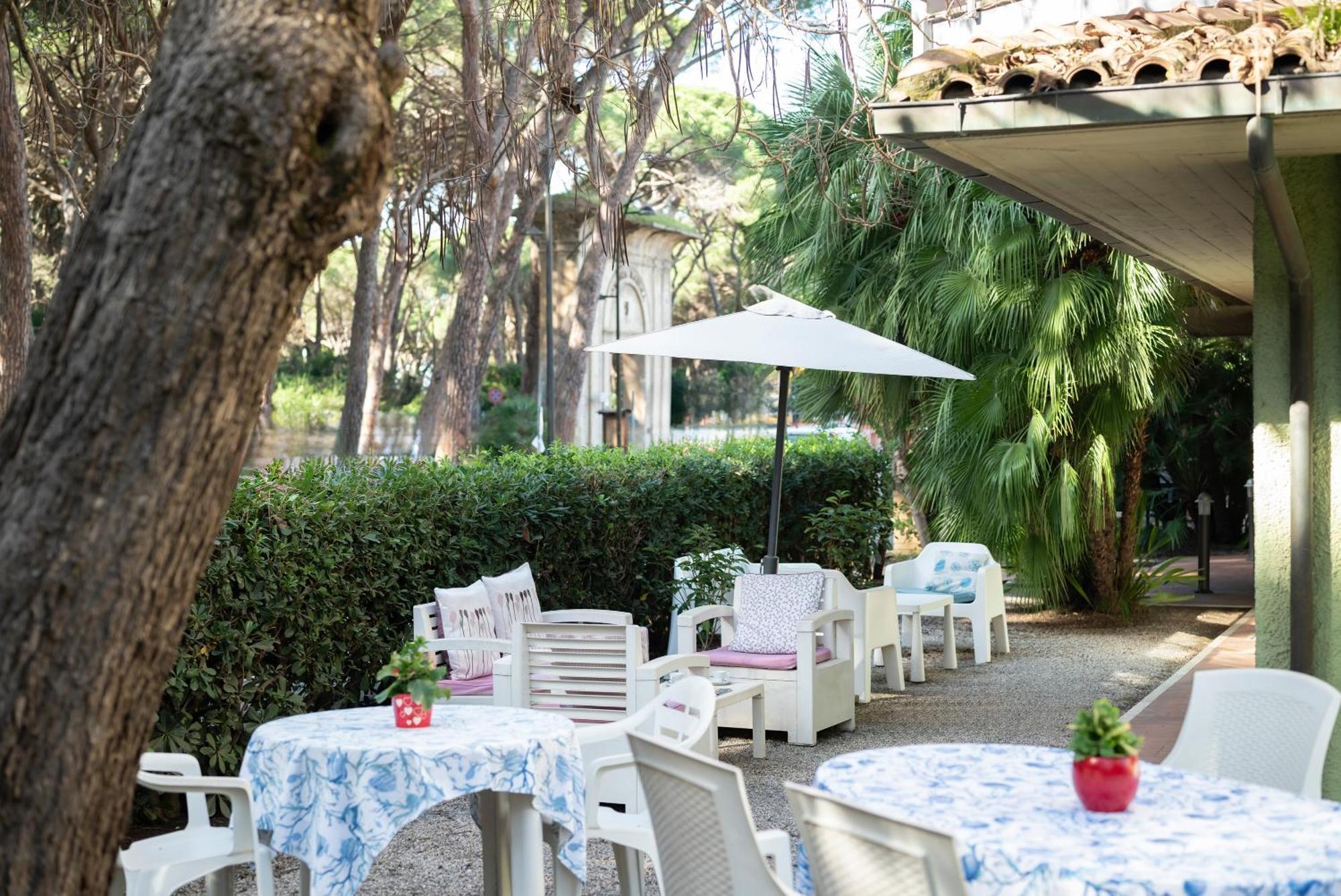 Hotel Parco Dei Pini - 100Mt Dal Mare Follonica Buitenkant foto