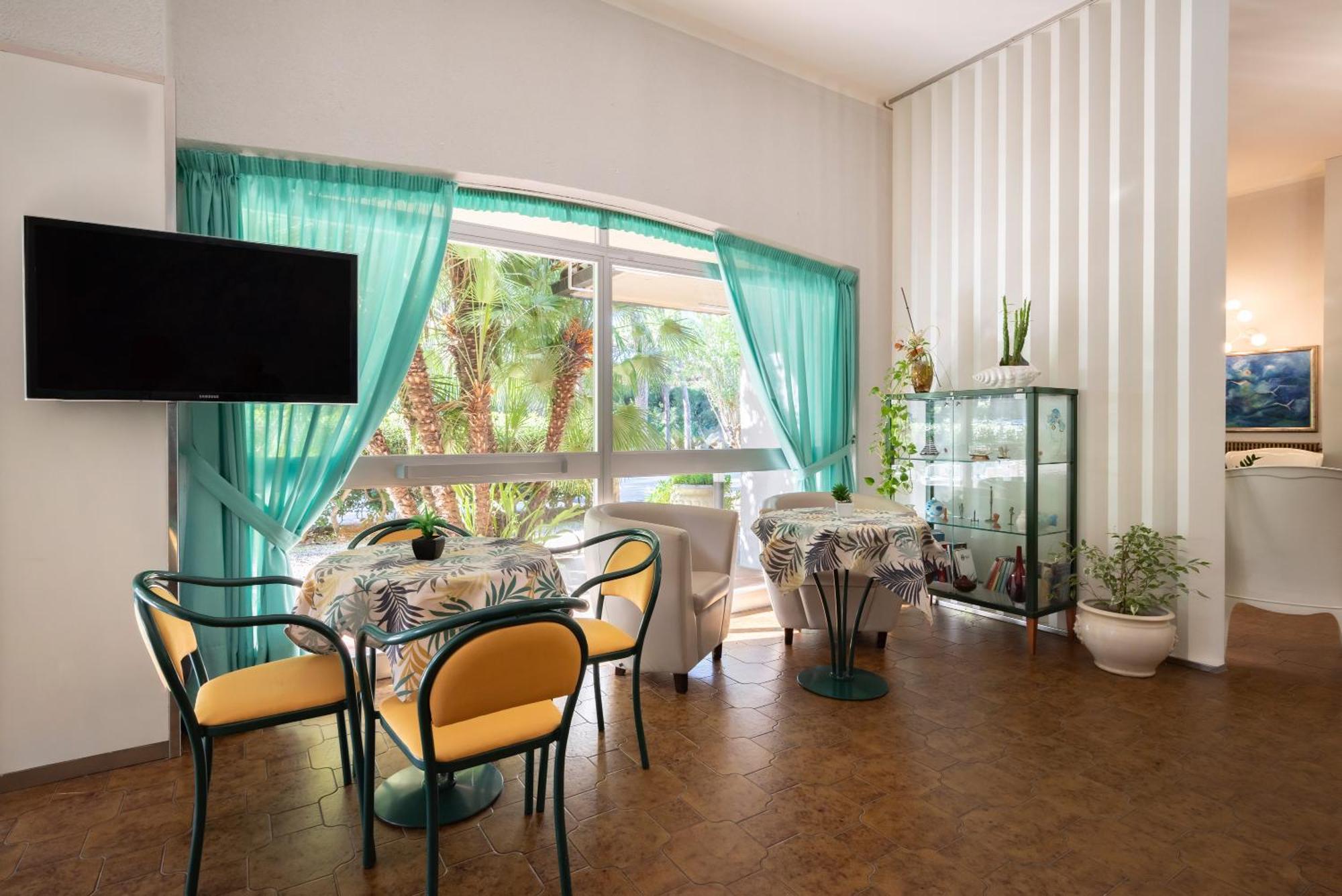 Hotel Parco Dei Pini - 100Mt Dal Mare Follonica Buitenkant foto