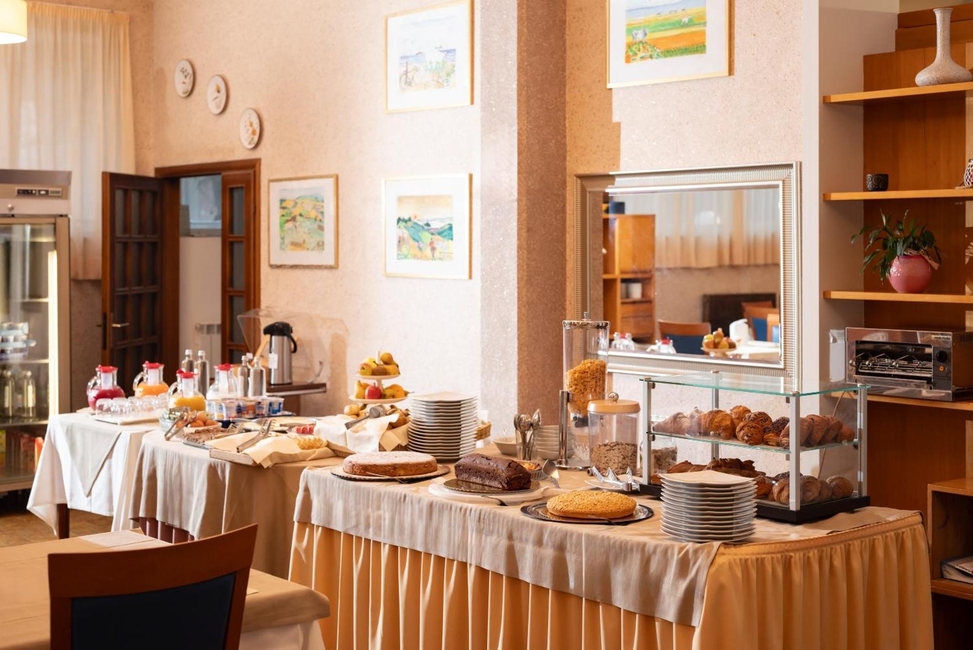 Hotel Parco Dei Pini - 100Mt Dal Mare Follonica Buitenkant foto
