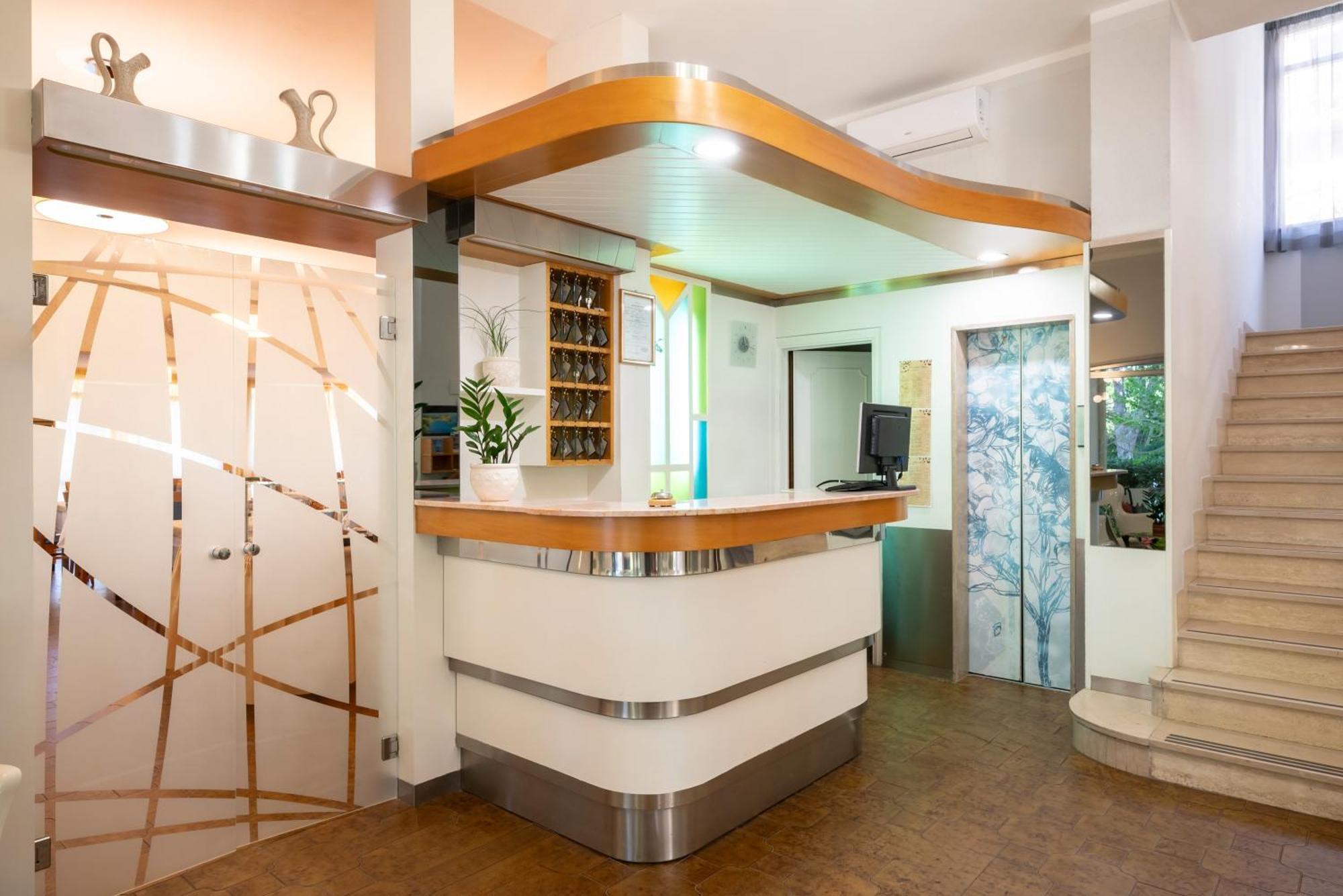 Hotel Parco Dei Pini - 100Mt Dal Mare Follonica Buitenkant foto